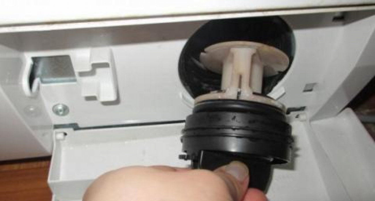 Секретная дверца в стиральной машине: одежда больше не воняет после совета знакомого мастера