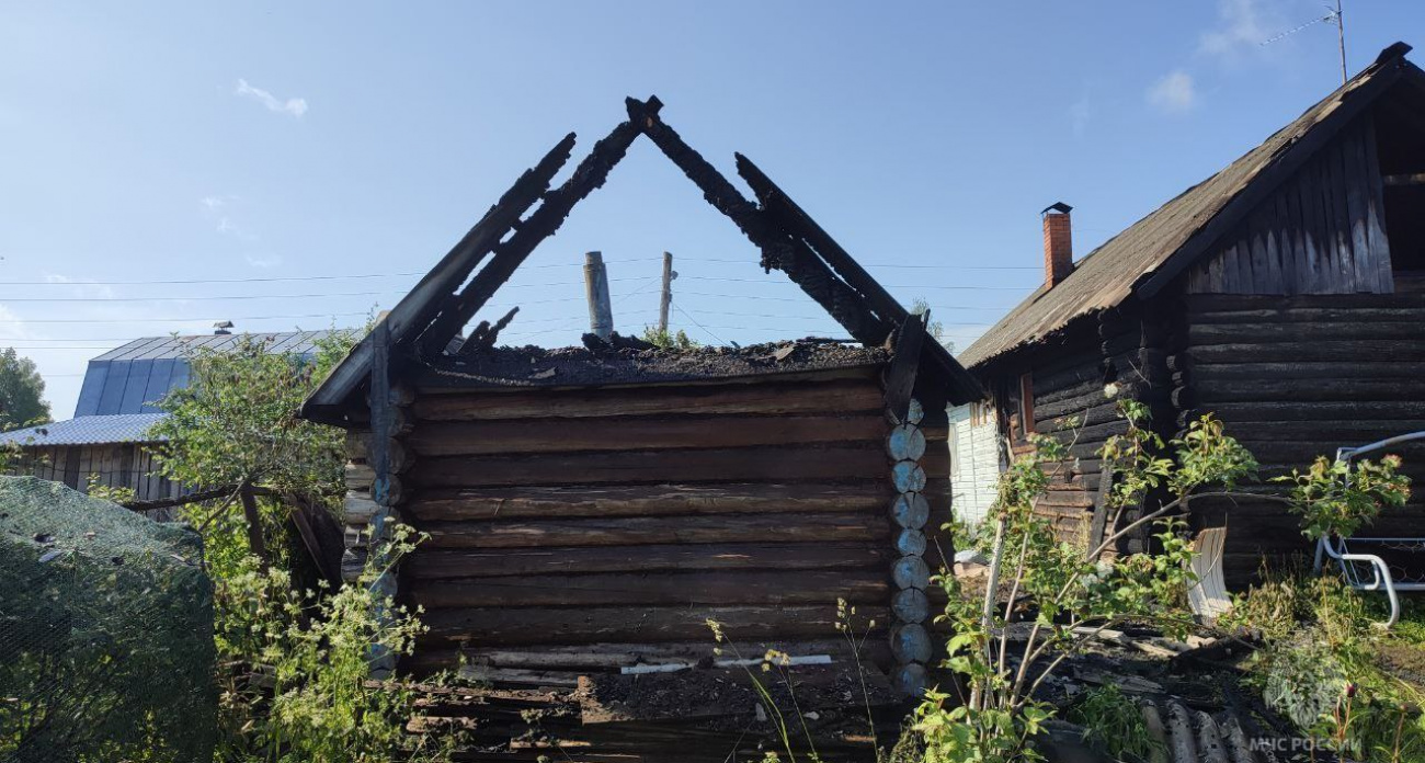 Пожарный в выходной спас двух женщин от пожара в Оршанском районе