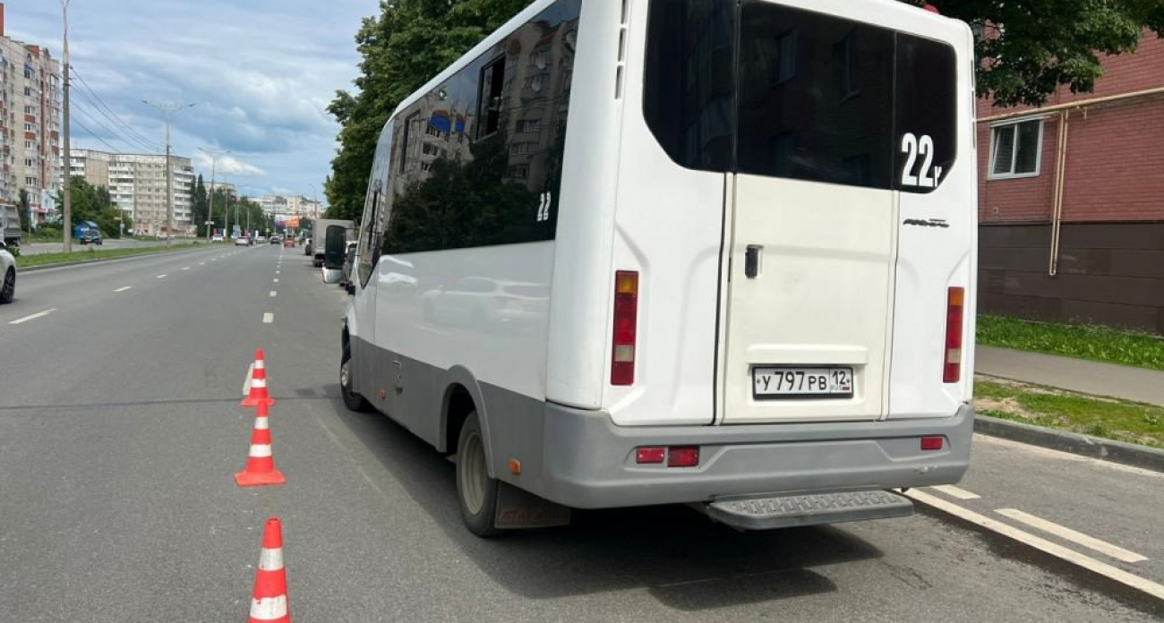 Катящийся автобус отправил женщину в больницу в Йошкар-Оле