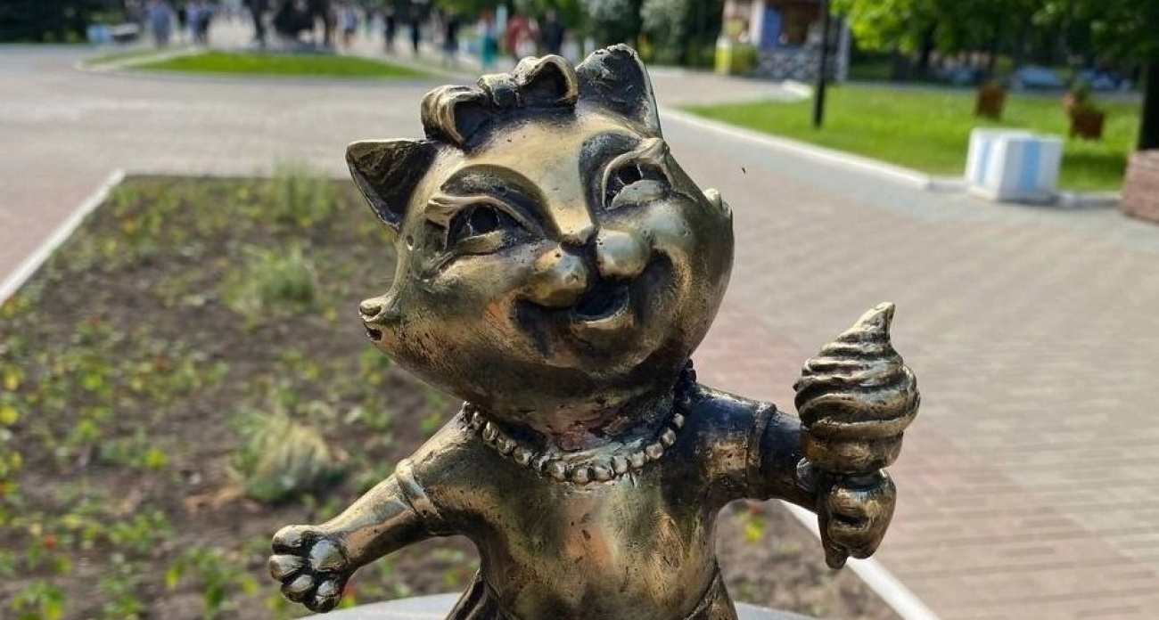 Украденную кошечку Ириску нашли и вернули на свой постамент в Йошкар-Оле