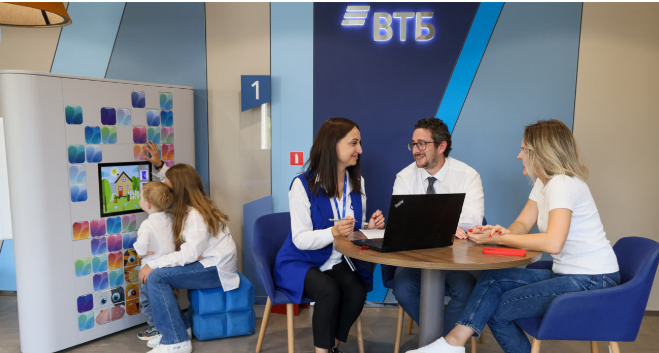 Опрос ВТБ: на что родители разрешают детям тратить деньги в интернете 