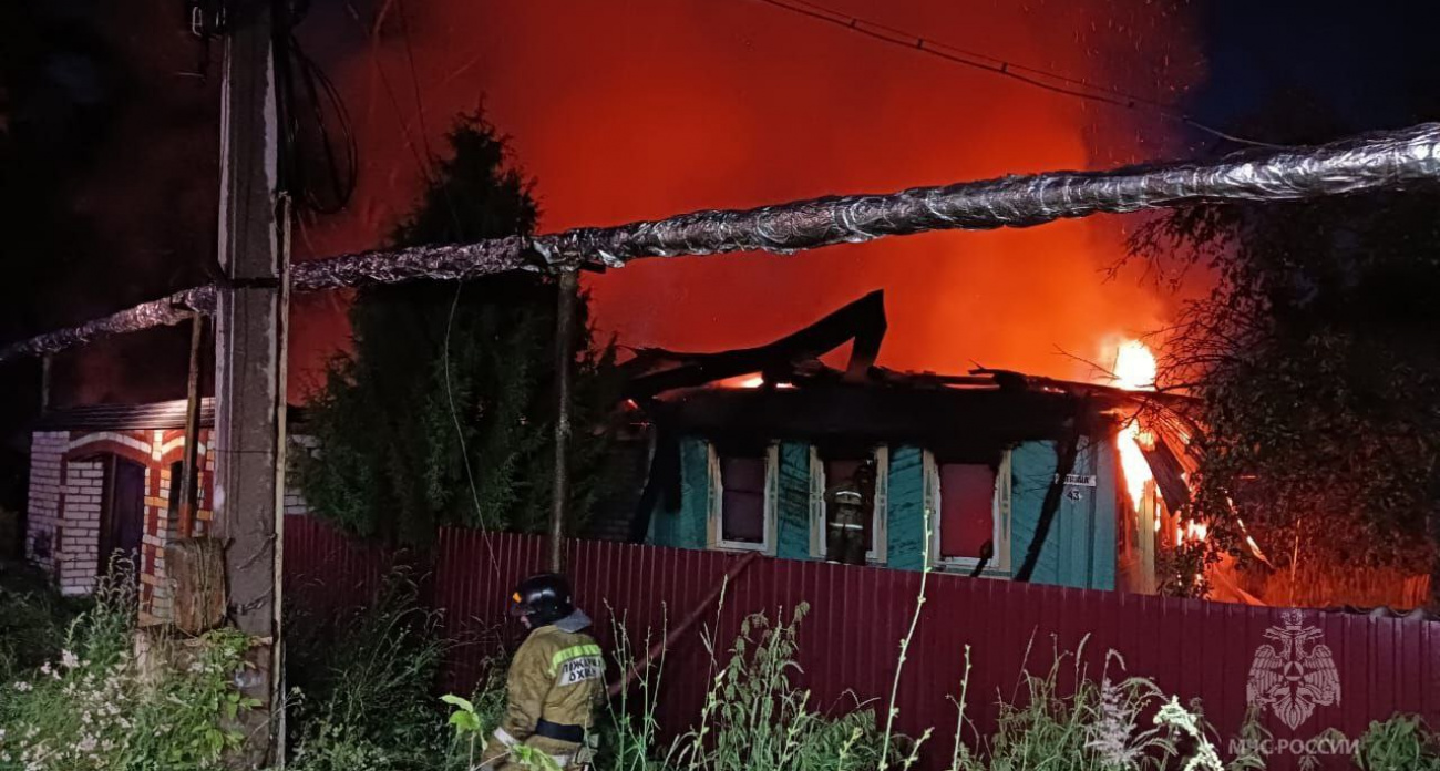 Крупный пожар сжег дом, баню и гараж в Звениговском районе