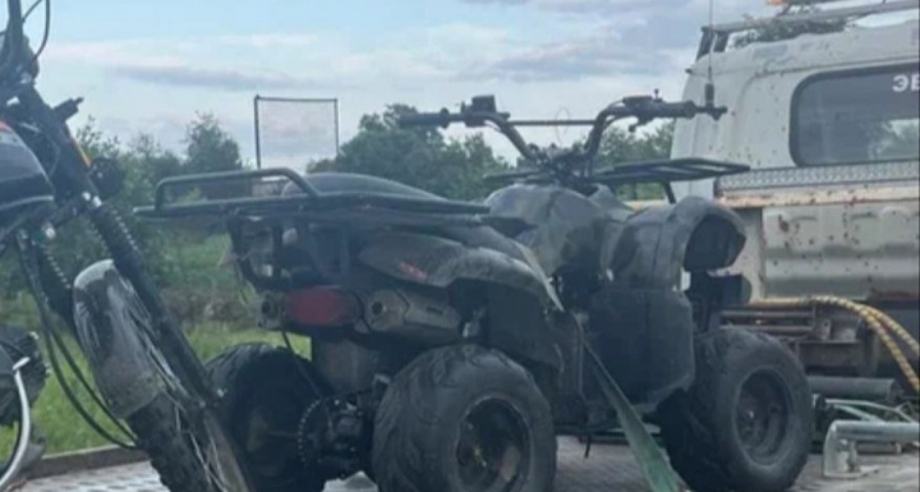 Пятилетнего мальчика за рулем квадроцикла остановили на дороге в Помарах