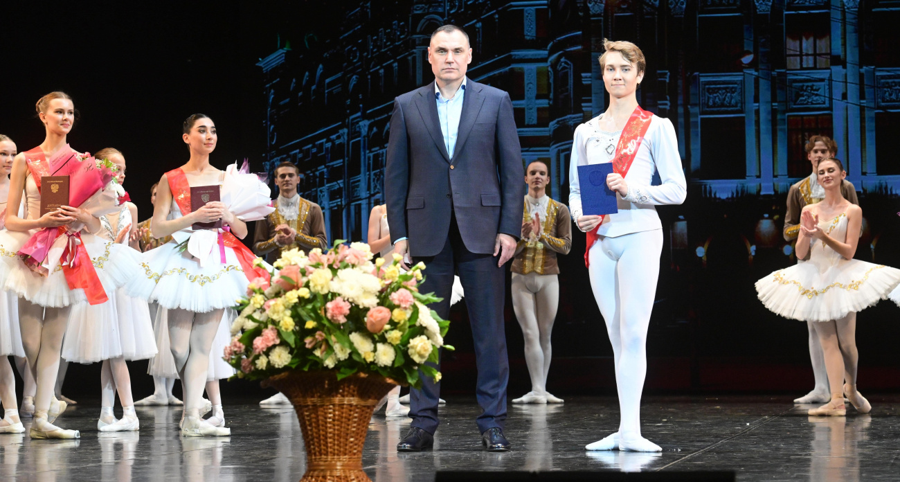 Глава Марий Эл вручил дипломы выпускникам МарГУ