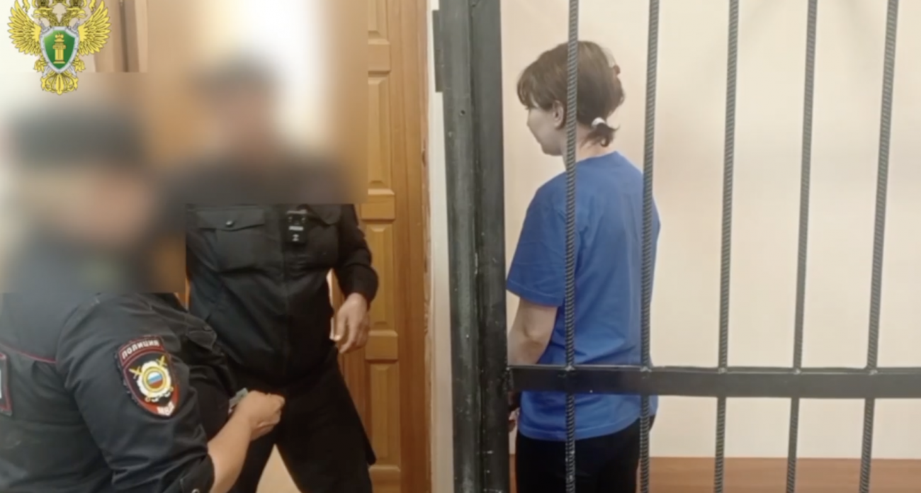 Роковые накладные ресницы довели йошкаролинку до колонии