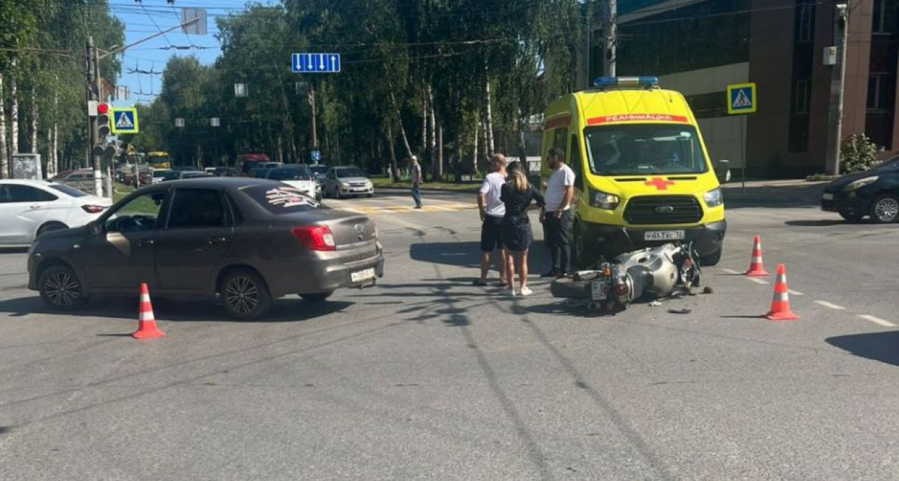 Йошкаролинка на легковушке снесла мотоциклиста, не уступив дорогу при повороте