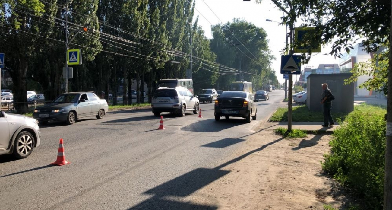 Подросток в Йошкар-Оле выехал на велосипеде на переход под колеса легковушки