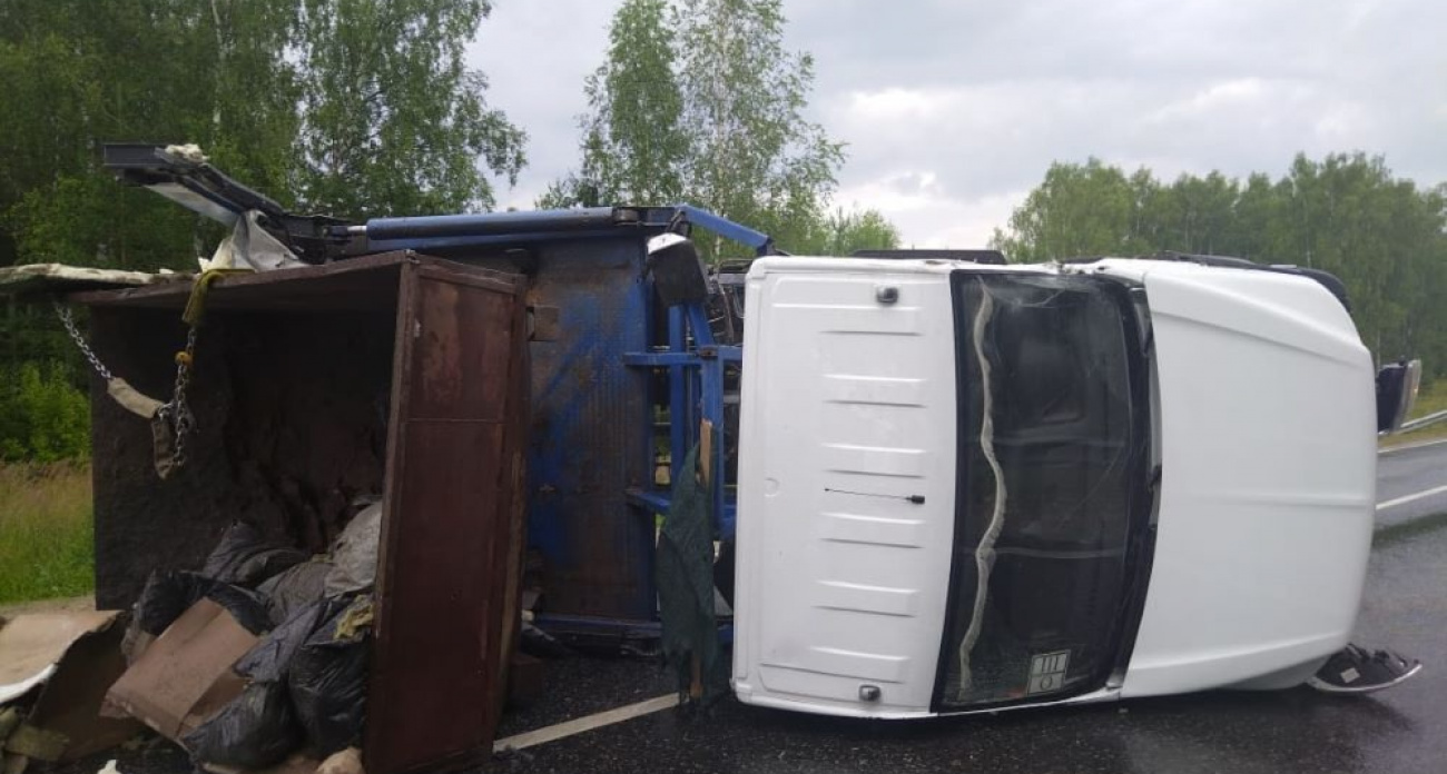 Прицеп сам выехал на встречку: подробности аварии с двумя грузовиками в Медведевском районе