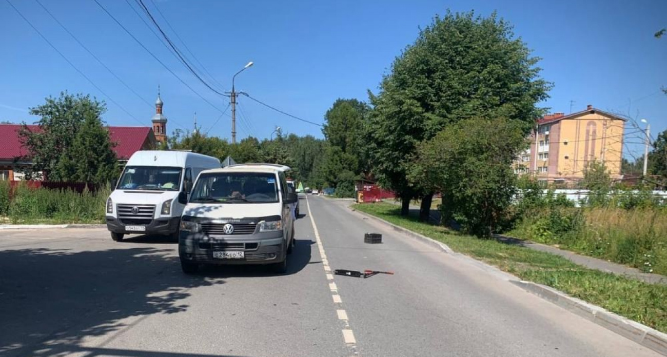 9-летний мальчик выехал на самокате под колеса минивэна в Медведево