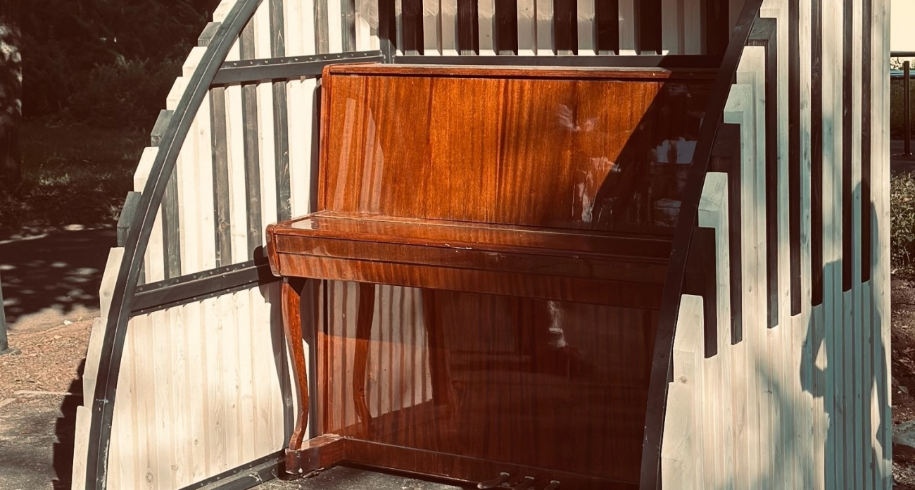 Пианино для всех желающих поставили в Центральном парке в Йошкар-Оле