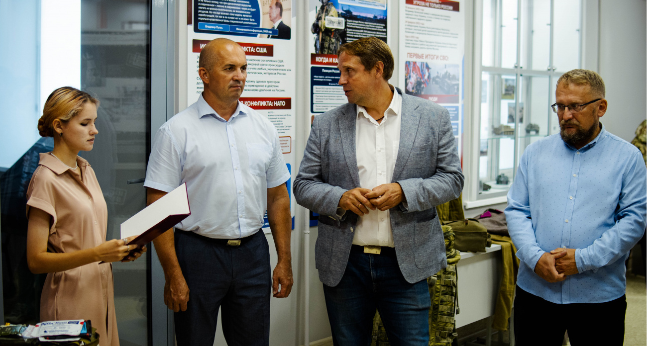 В Музей СВО МарГУ переданы экспонаты из зоны проведения СВО, добытые участниками Боевого братства Марий Эл 