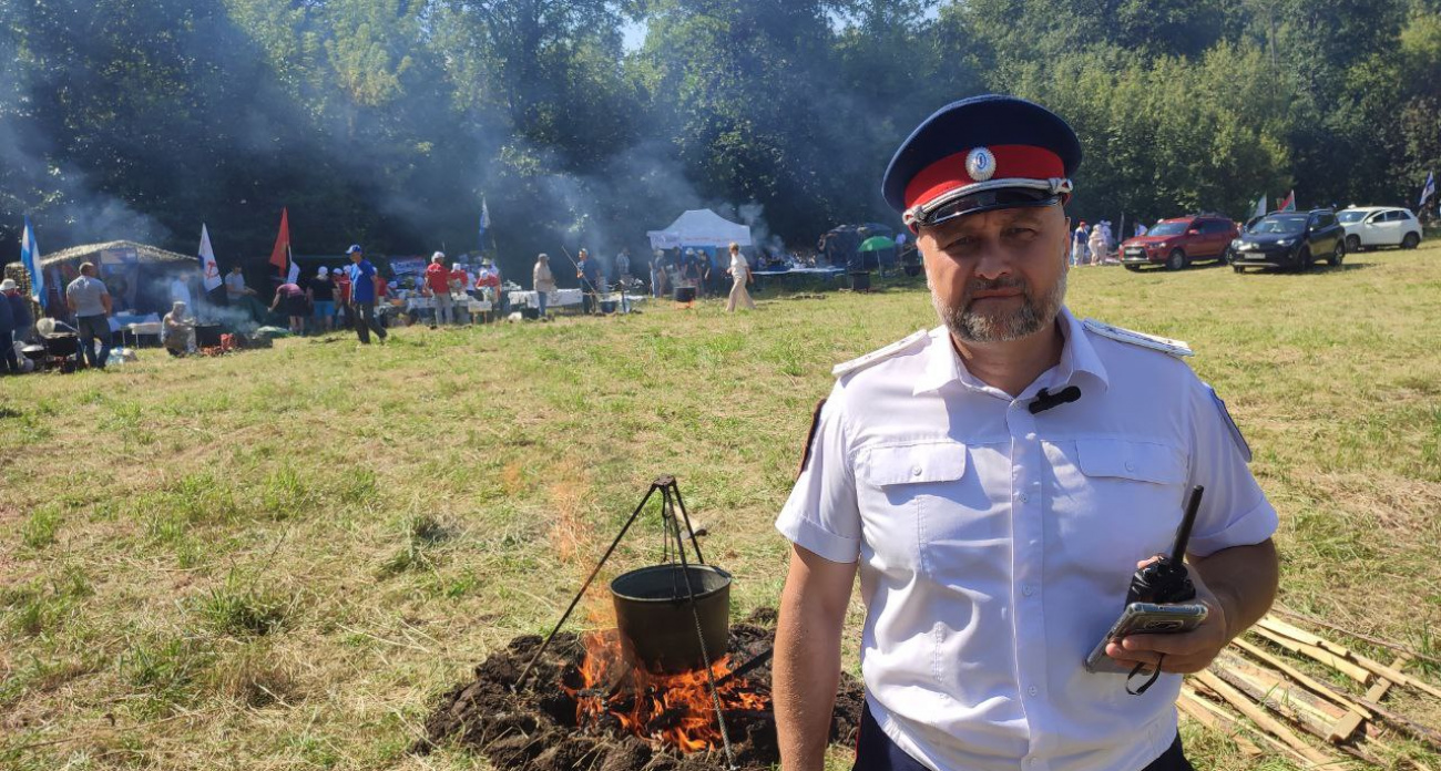 В Йошкар-Оле на поляне в Дубовой роще проходит фестиваль “Царевококшайская уха”:“Попробовать бесплатно уху может каждый"