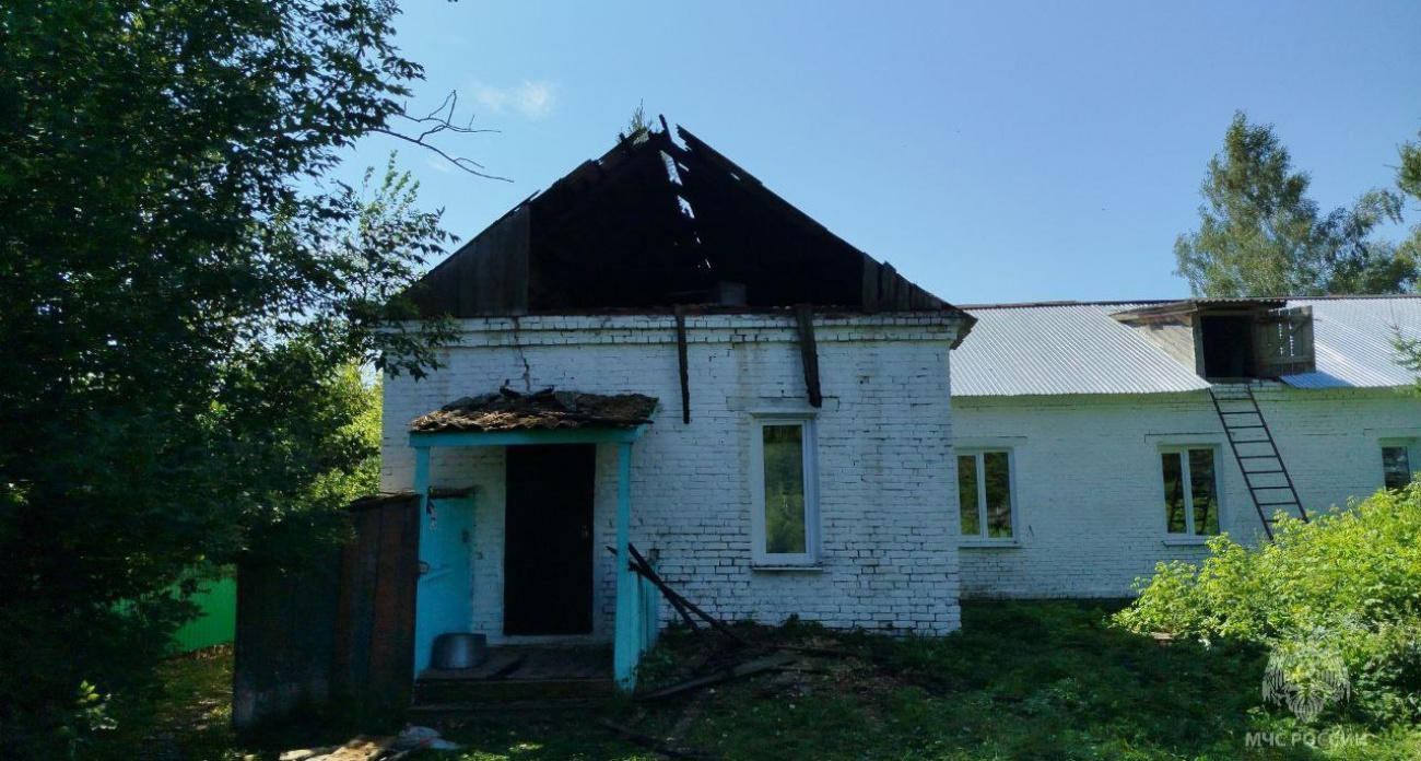 Школа полыхнула по неизвестной причине в Мари-Турекском районе