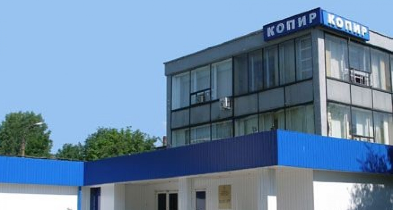 Нетрезвый слесарь упал головой о бетонный пол на заводе в Козьмодемьянске и умер