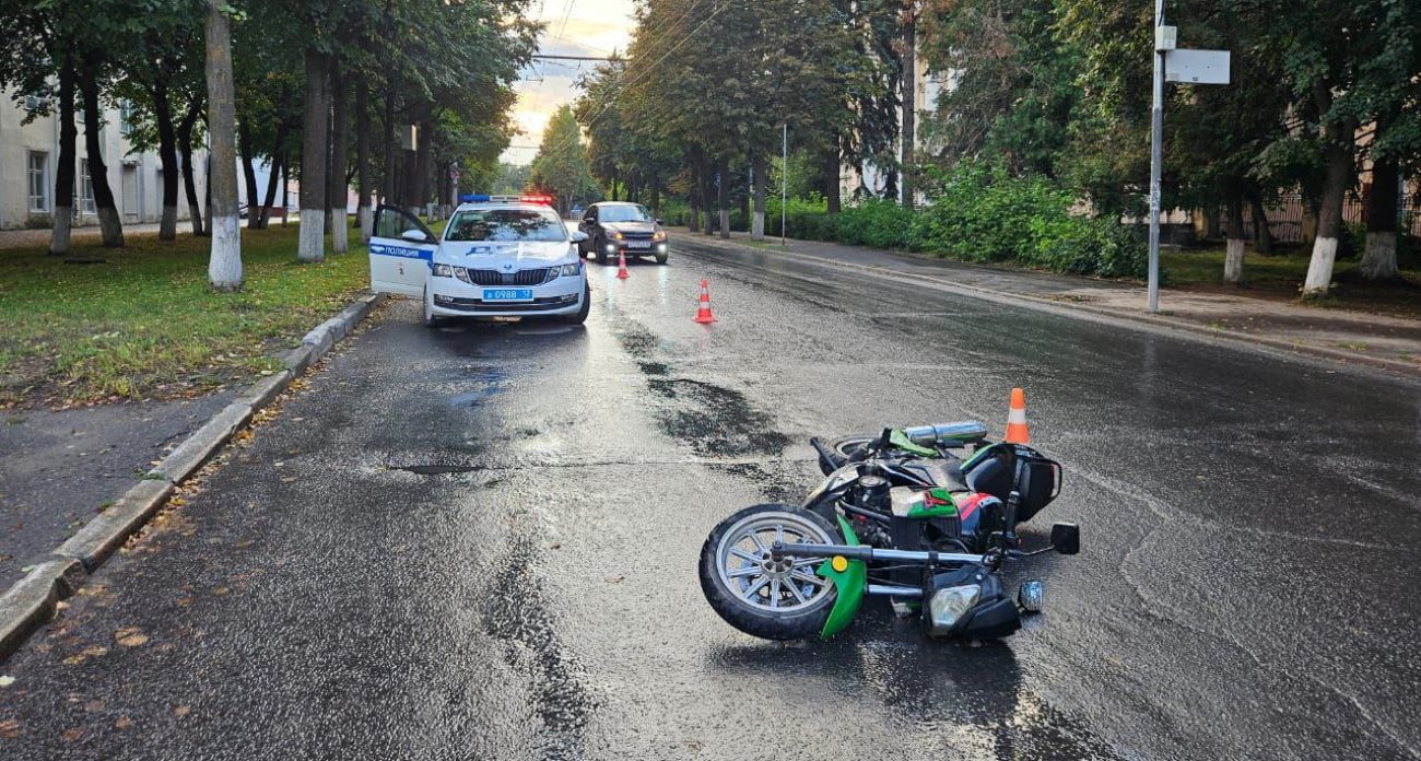 Подросток без прав не совладал с мопедом в Йошкар-Оле и попал в больницу