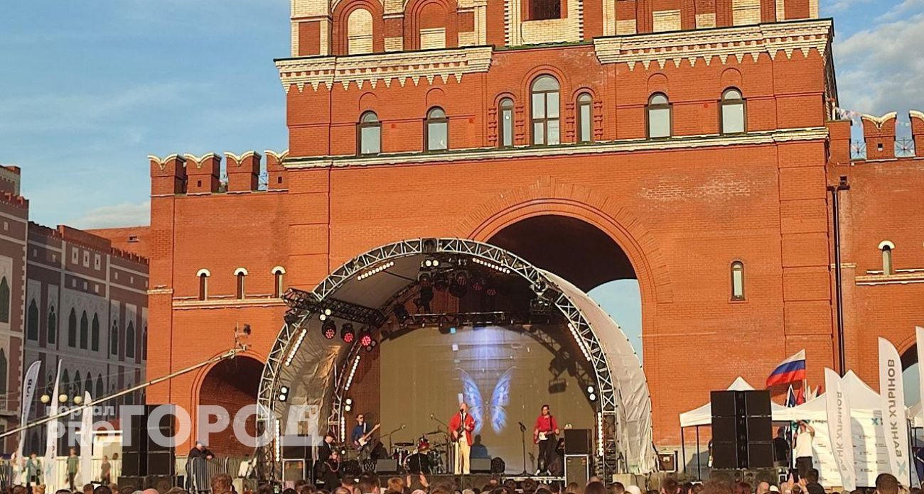 Солист "Братьев Грим" оценил архитектуру Йошкар-Олы: "Забавно, но не более того"