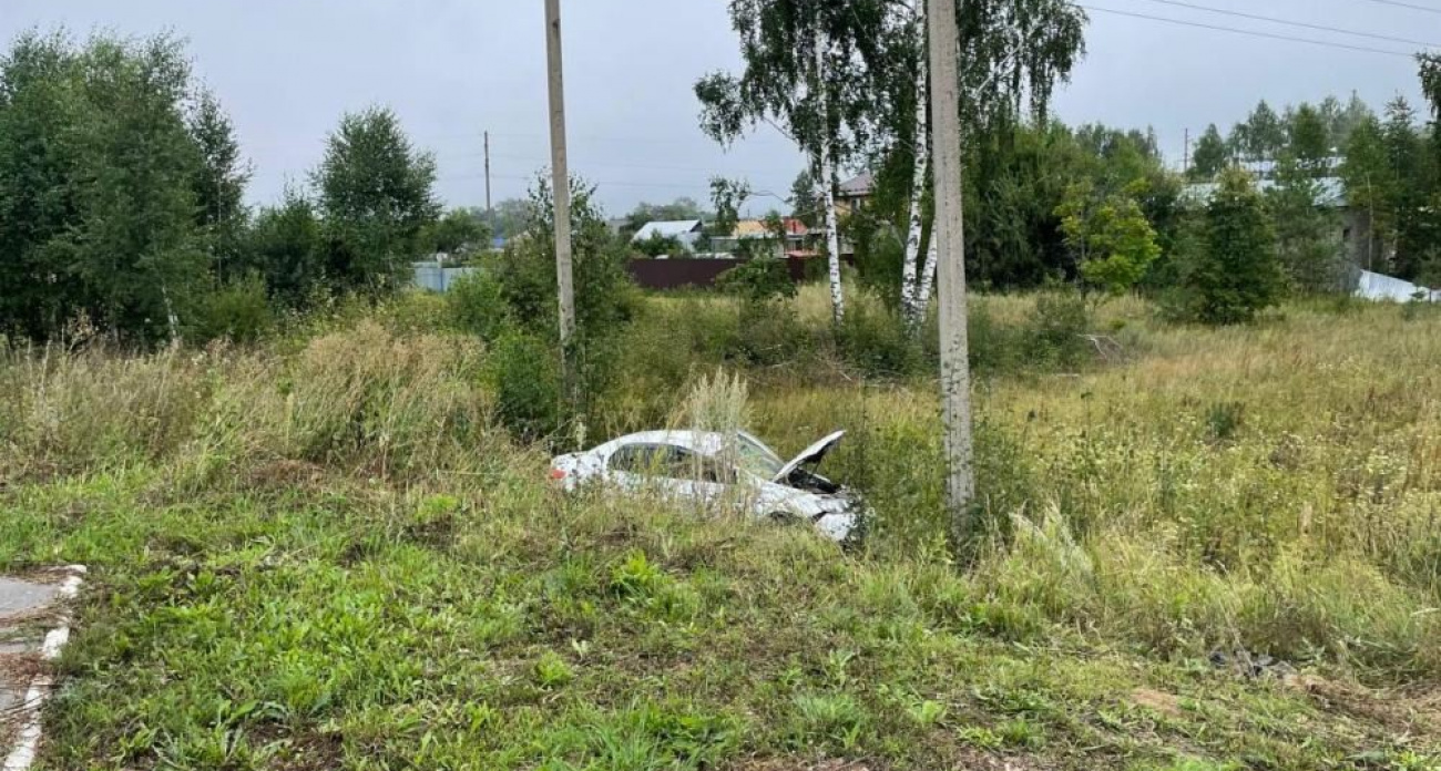 Двух человек увезли в больницу с места утренней аварии в Волжском районе