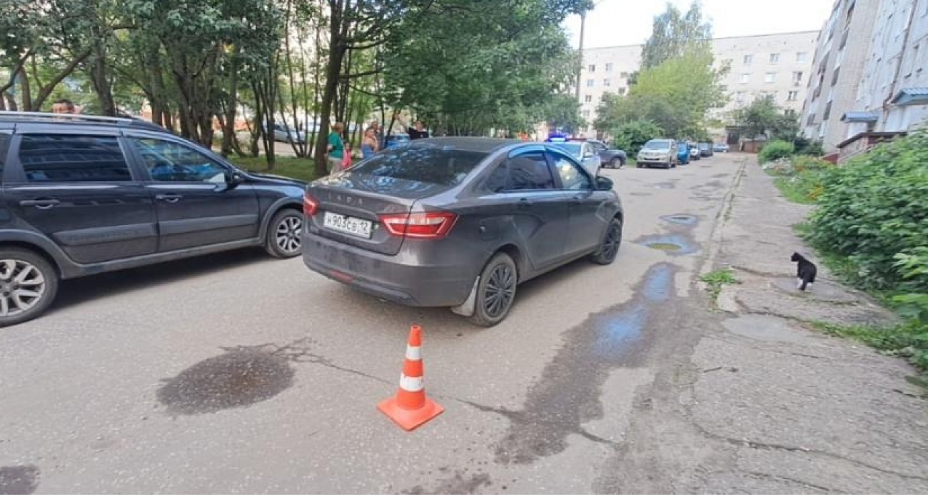 6-летний мальчик выскочил на дорогу и попал под машину в Йошкар-Оле
