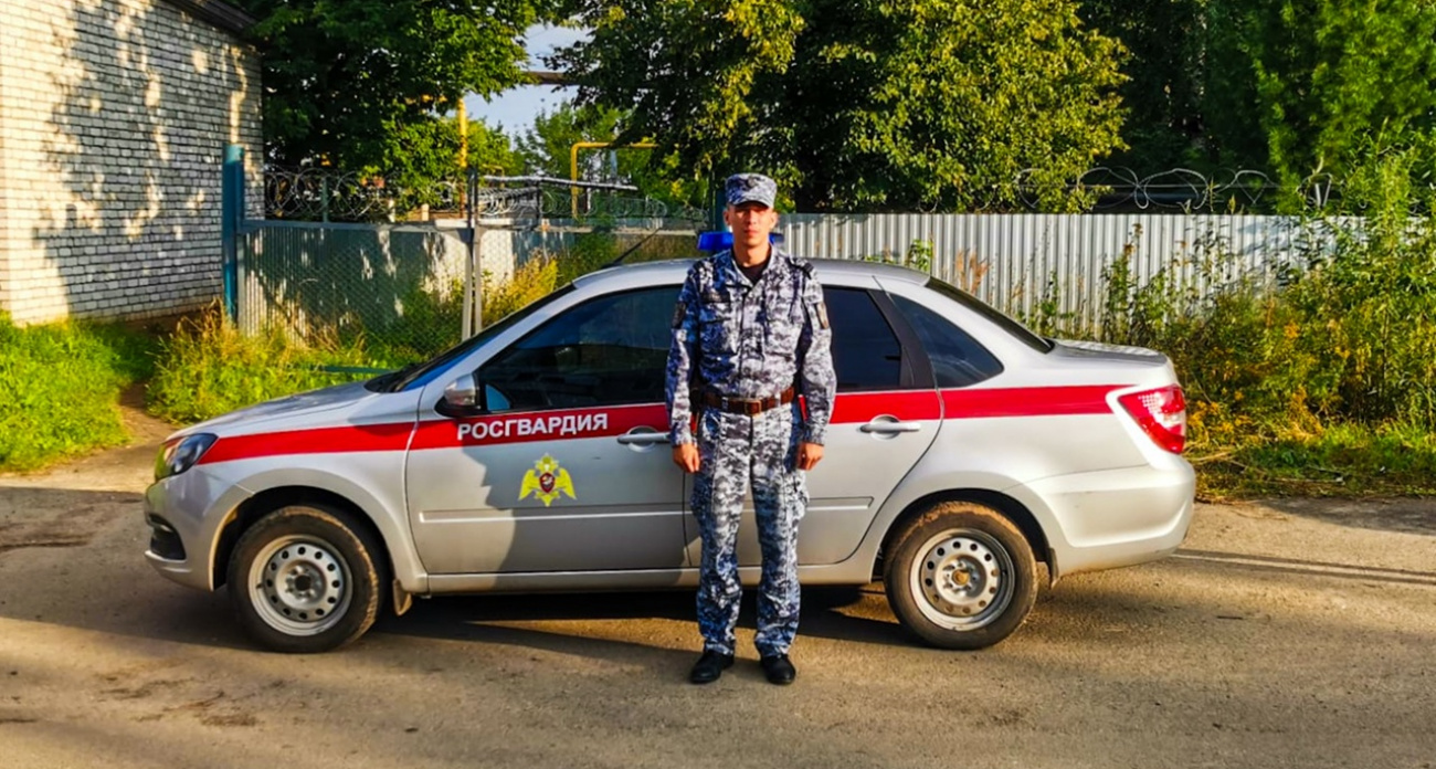 В Оршанке росгвардеец спас ребёнка после ДТП