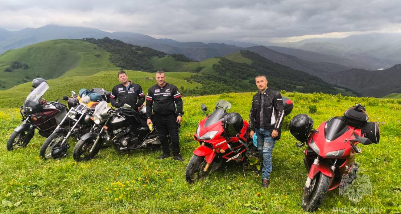 Марийские пожарные на мотоциклах добрались до Северного Кавказа и нашли в горах табличку "Йошкар-Ола"