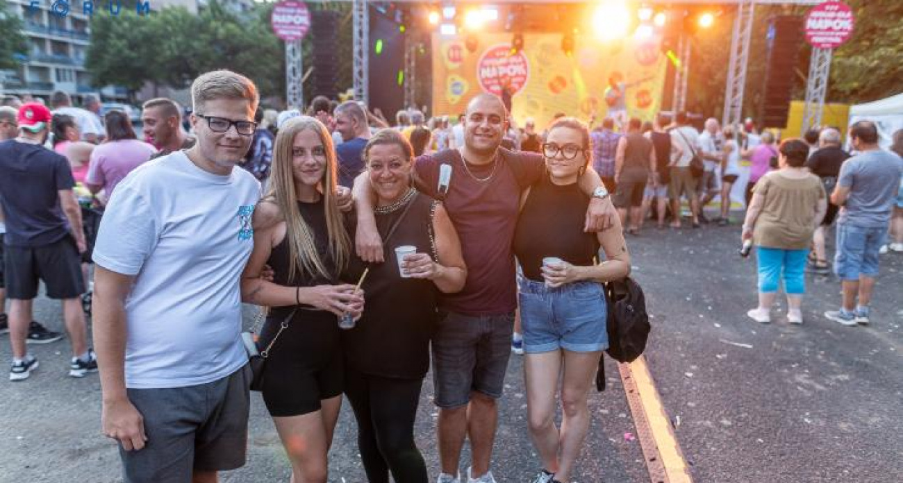 Венгерский город Самботхей отпраздновал "Дни Йошкар-Олы": не помешала даже жара