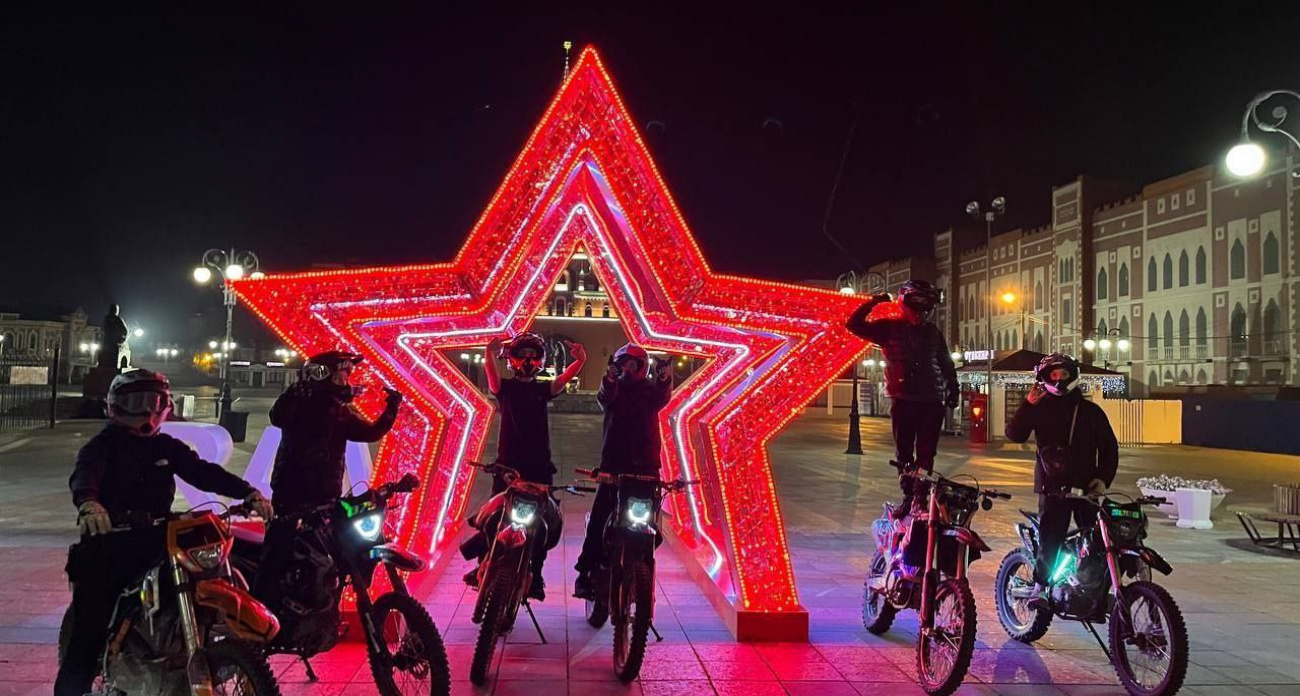 В Марий Эл нашли питбайкеров, которые показывали непристойные жесты на фоне патриотической звезды