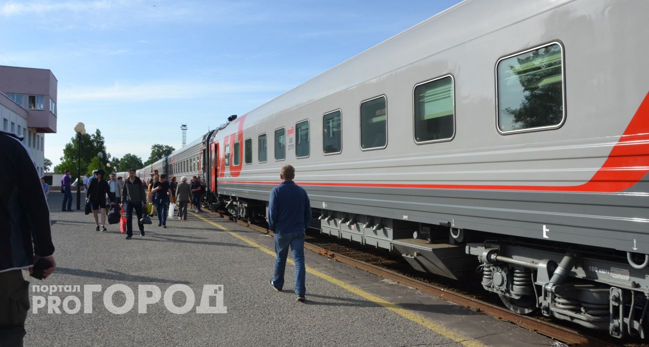 Пытка жарой и звуками, а не путешествие: честный отзыв пассажира РЖД о поездке на верхней полке плацкарта