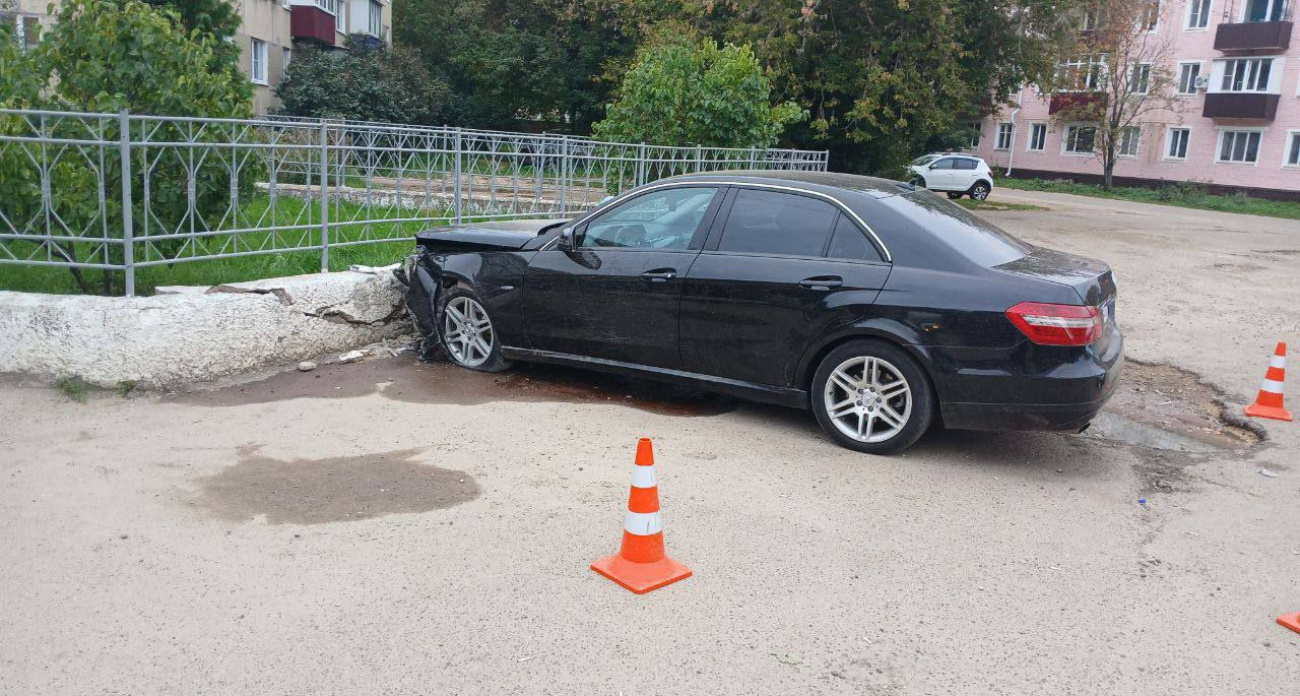 В Волжске водитель не справился с управлением и получил травмы