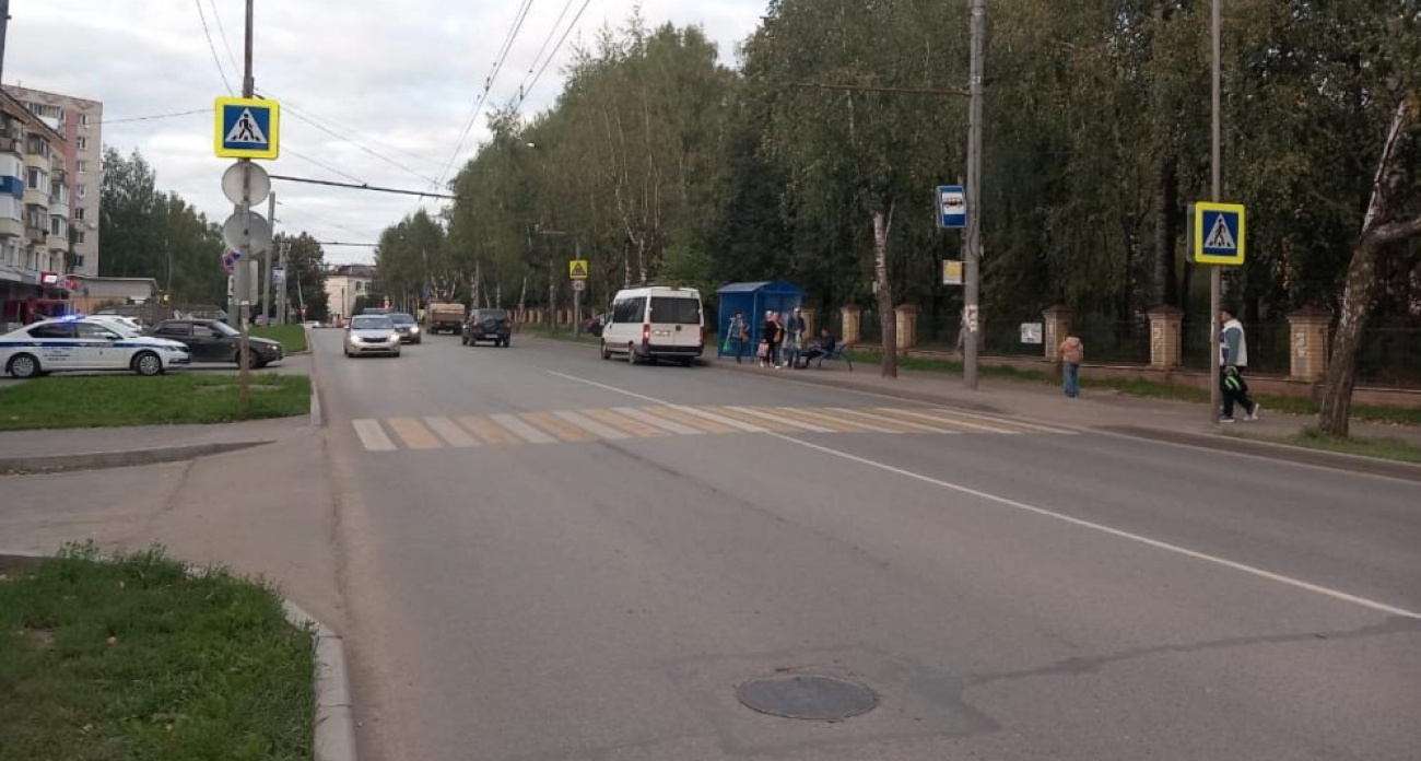 Водитель ГАЗели резко затормозил перед зеброй и покалечил йошкаролинку