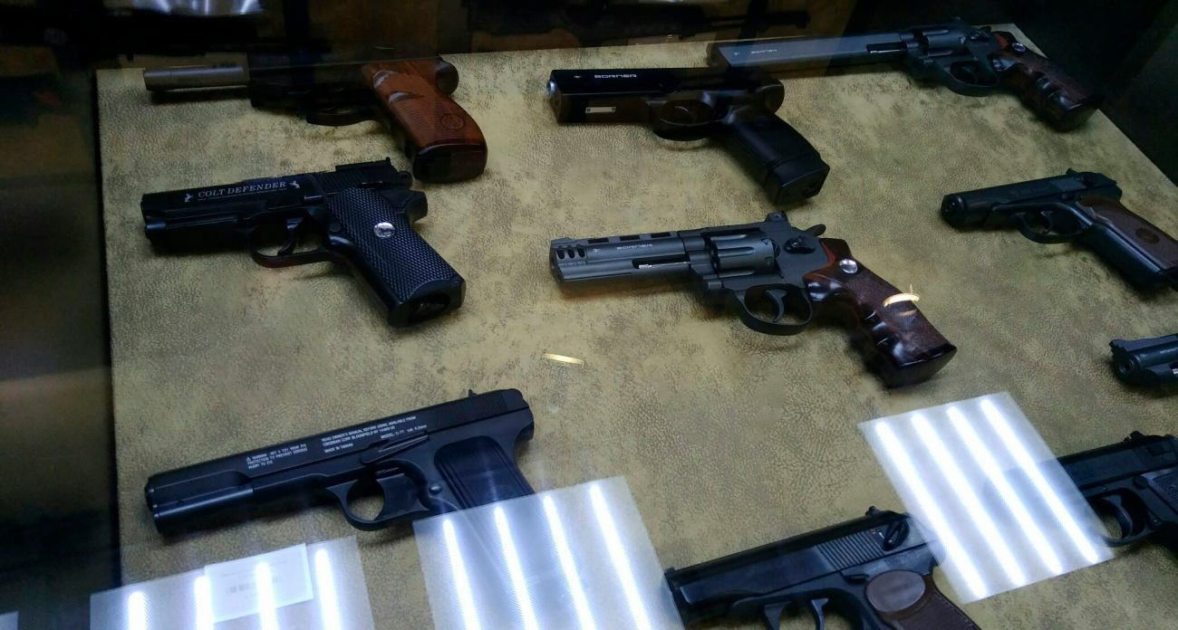 Житель Марий Эл открыл стрельбу в ответ на громкую музыку из соседской машины