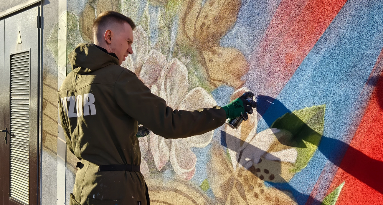 В Йошкар-Оле художник рисует фасады с детскими историями: «Держусь подальше от хайпа»