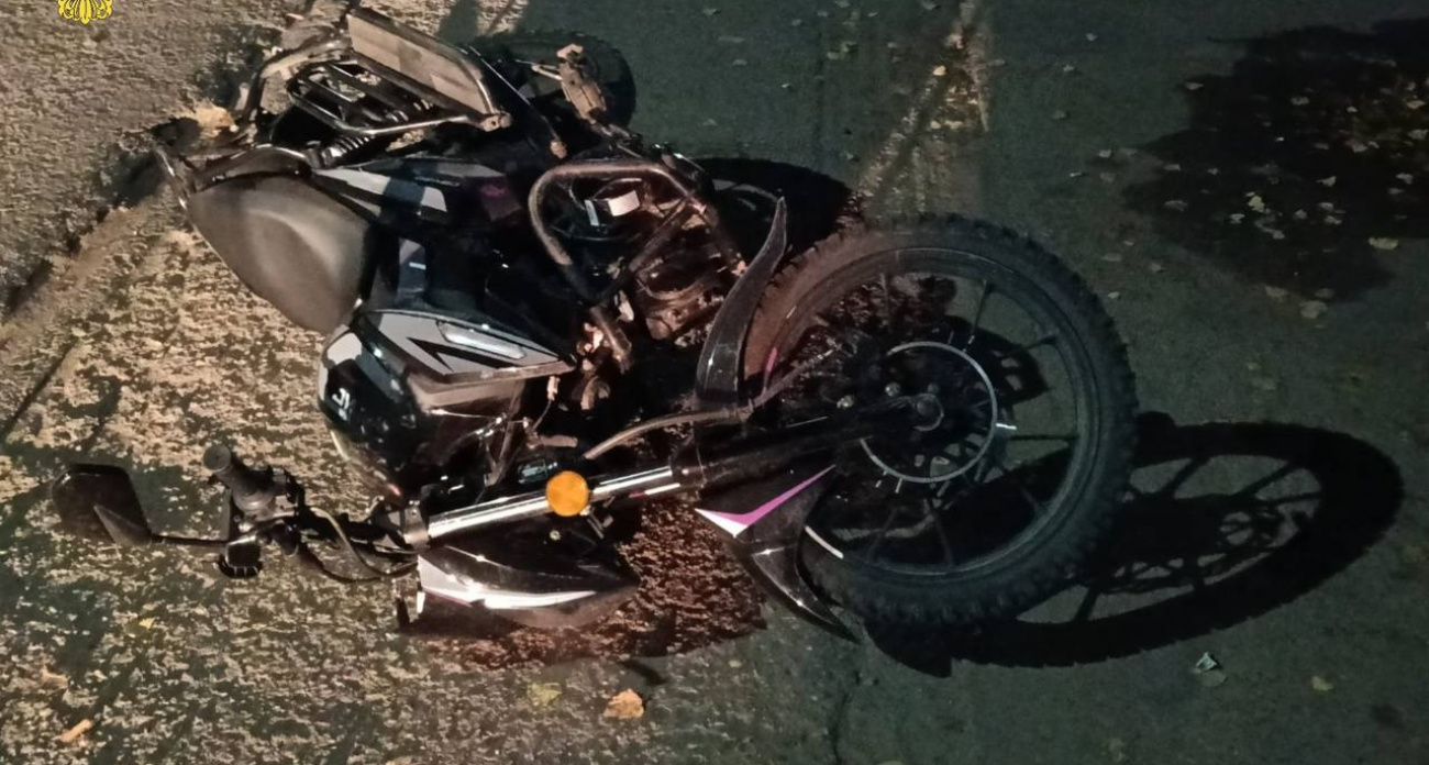 Мопед с 13-летним мальчиком смяло о две машины в Сернуре