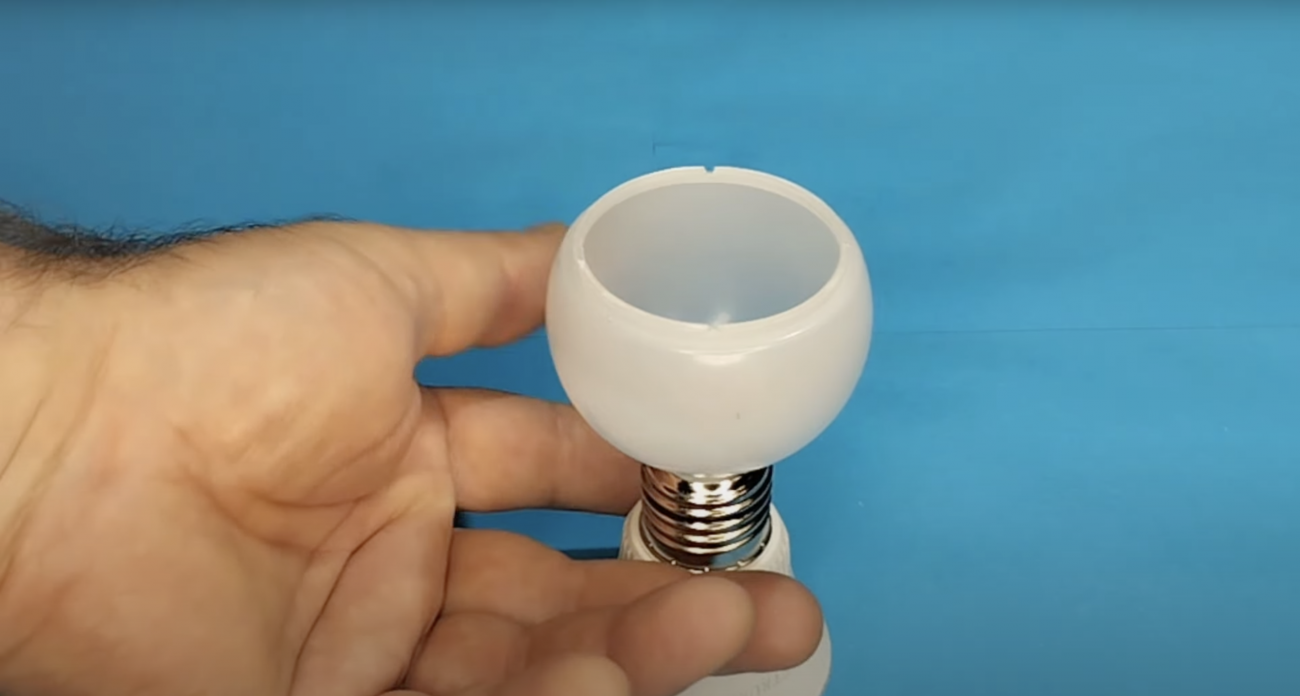 Сгоревшие лампочки храню как зеницу ока: превращаем в полезную вещь за 5 минут