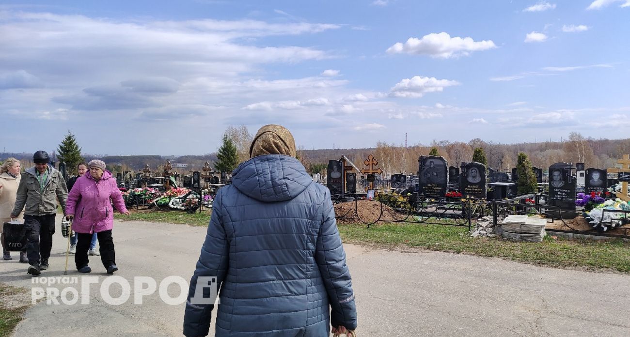 Можно ли ставить фото умершего на могильный крест: священник дал ответ - запомните