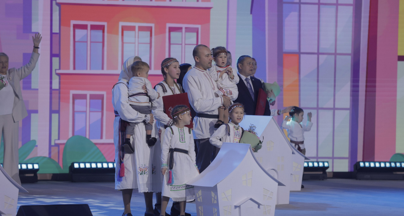 Министр труда России наградил семью из Козьмодемьянска за любовь к Родине и традициям