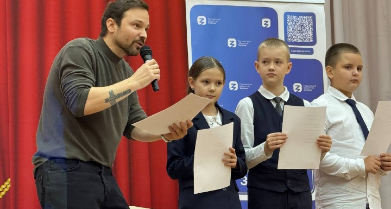 Известный актер Алексей Чадов рассказал йошкар-олинским школьником, кого мечтает сыграть