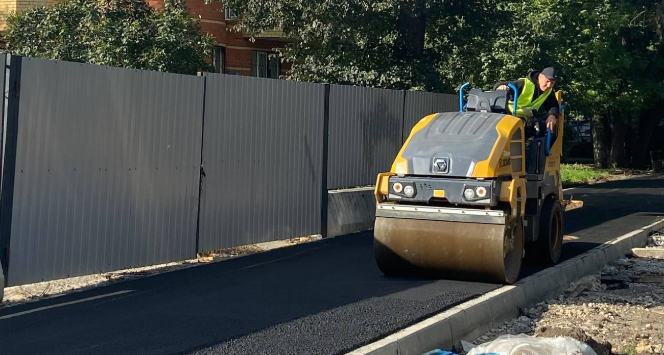 В Йошкар-Оле появились новые пешеходные дорожки и спортивные комплексы во дворах