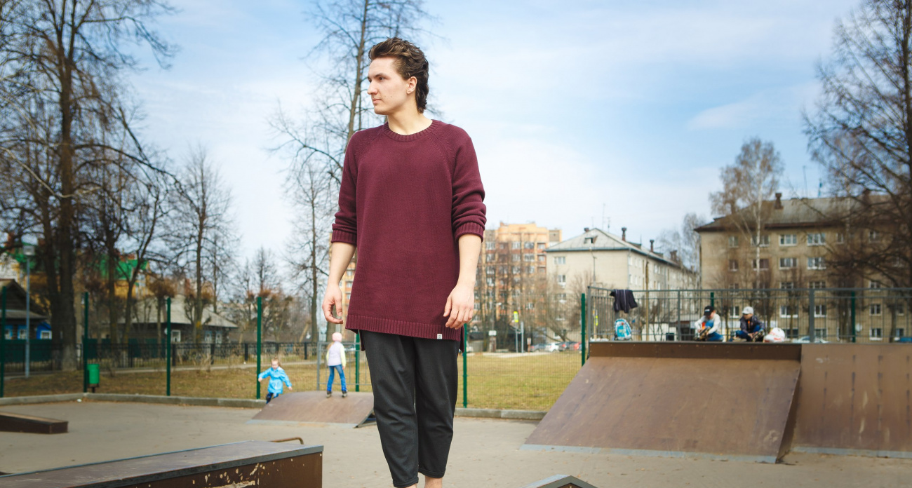 Живет в машине, переводит порно и ищет себя: писатель из Йошкар-Олы издал скандальный роман о родном городе