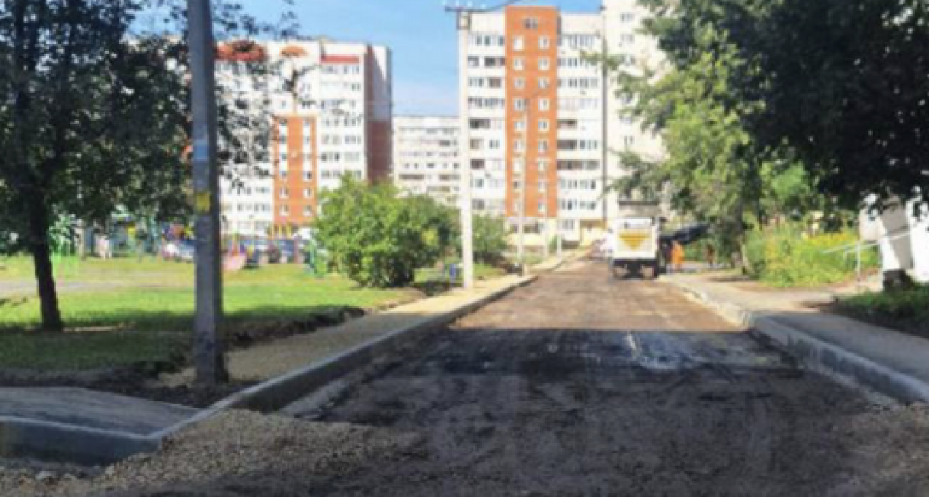 Месиво в йошкар-олинском дворе превратили в ровную дорогу по требованию органов