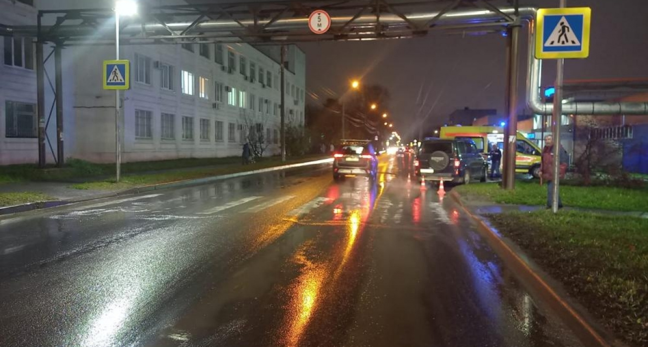 УАЗ снес ребенка со взрослым на пешеходном переходе в Йошкар-Оле