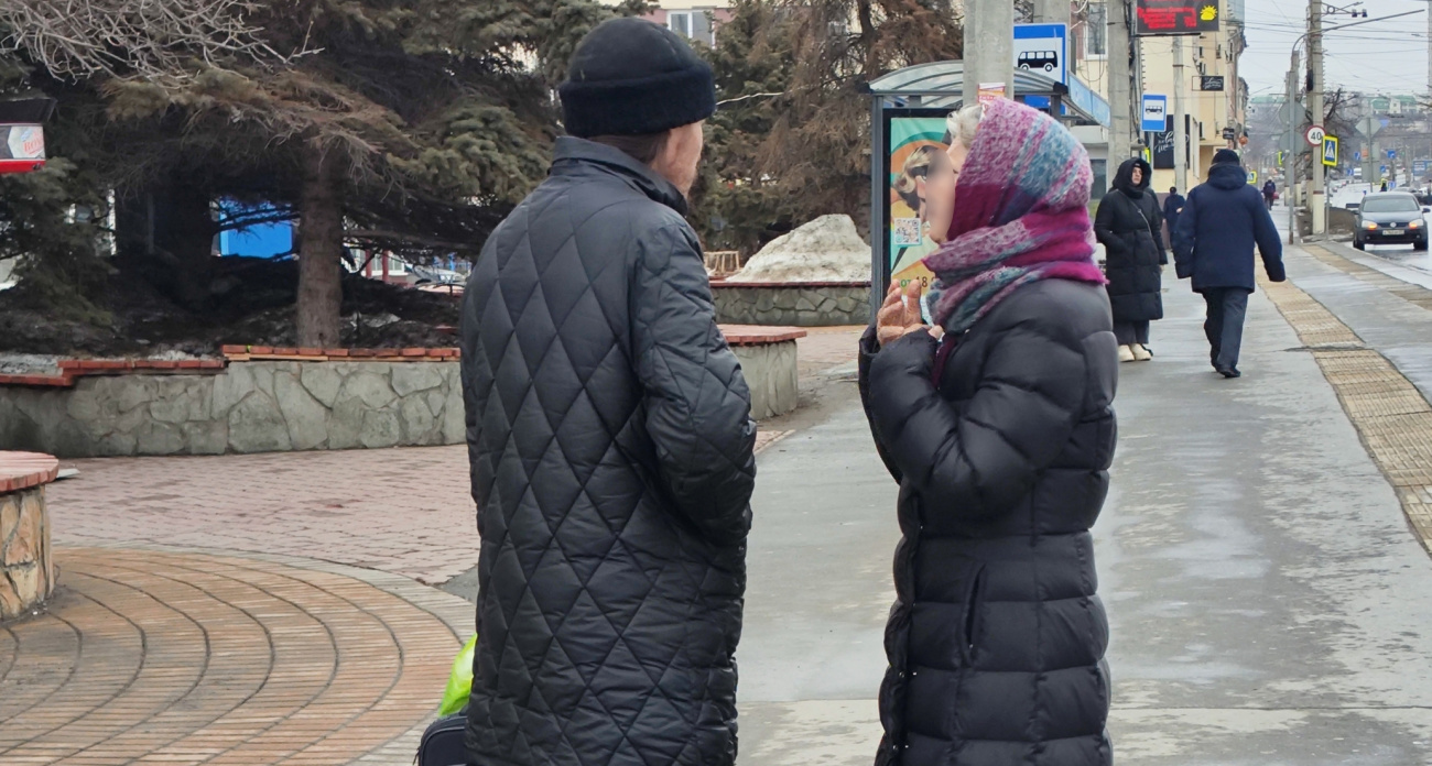 Куда деть прошлогоднюю святую воду - батюшка строго запретил популярный и греховный способ