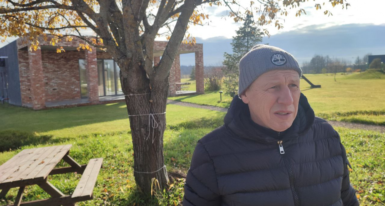 Швейцарские коровы, марийские сыры и прогулки с животными: механик из Йошкар-Олы построил экоферму на просторах Медведевского района