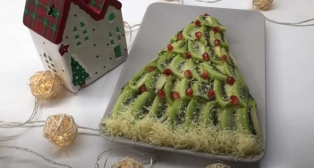 Надоевшие "Оливье" и  крабовый больше не готовлю: простой салат "Елочка" - съедают первым и все в восторге