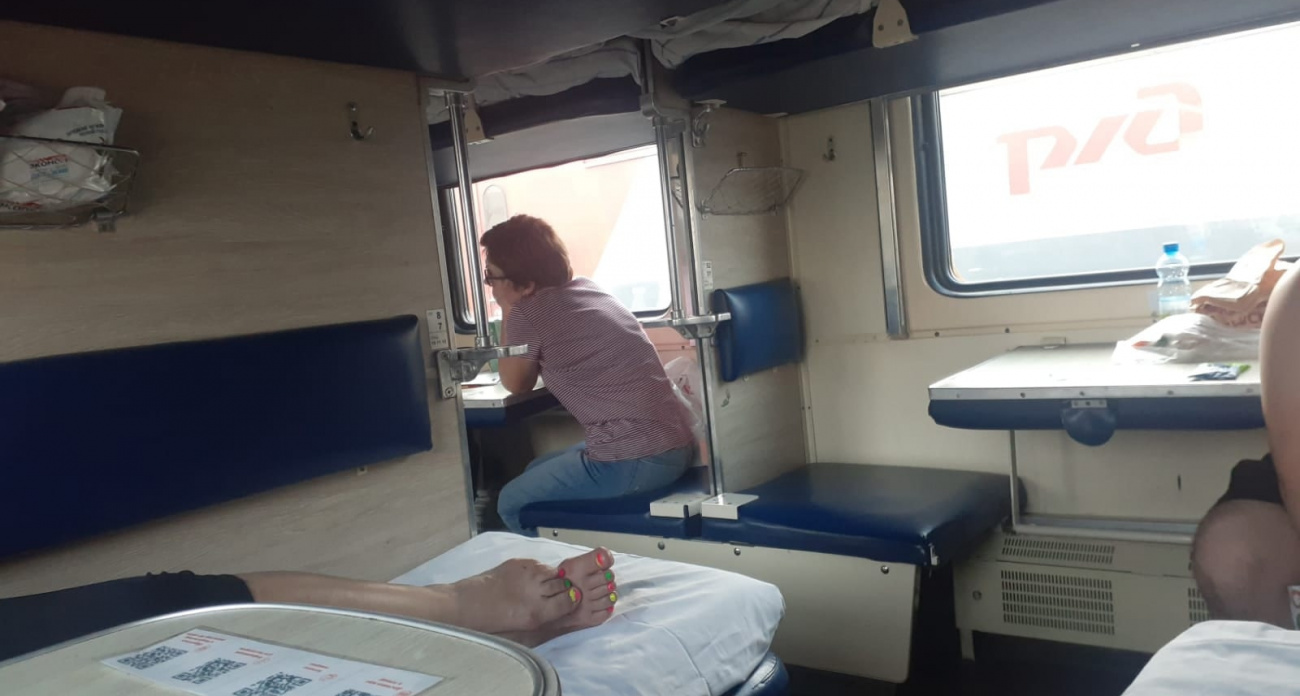 В поездах полностью убирают верхние полки: хватит ли россиянам билетов теперь