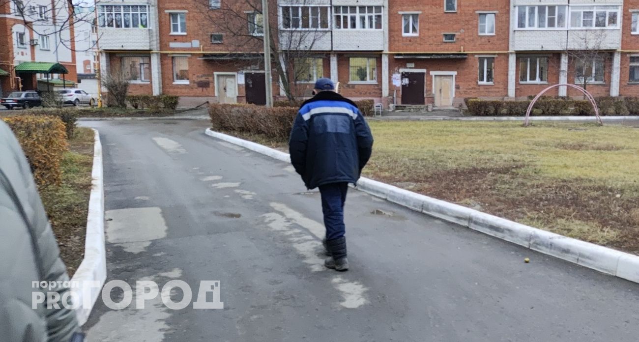 Днями напролет будет мести мусор водитель из Куженерского района за непослушание