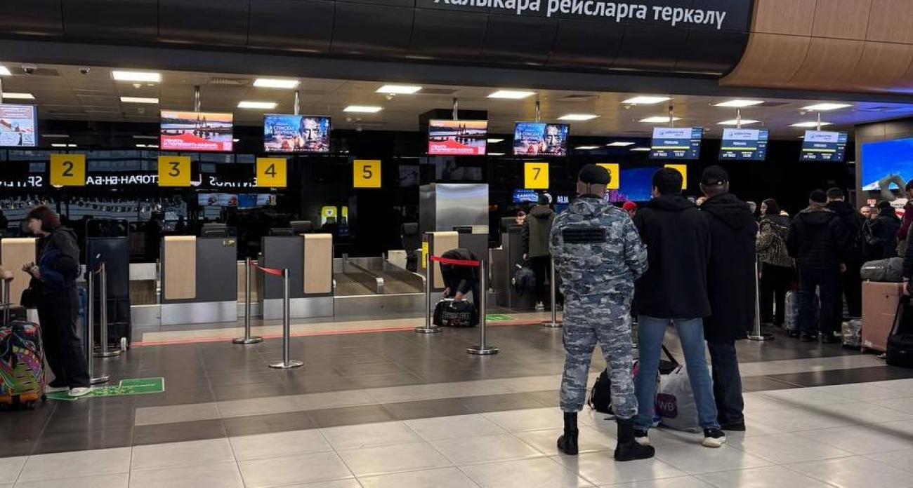 Из Марий Эл выгнали двух узбекских мигрантов: жена одного бросила детей и улетела с ним