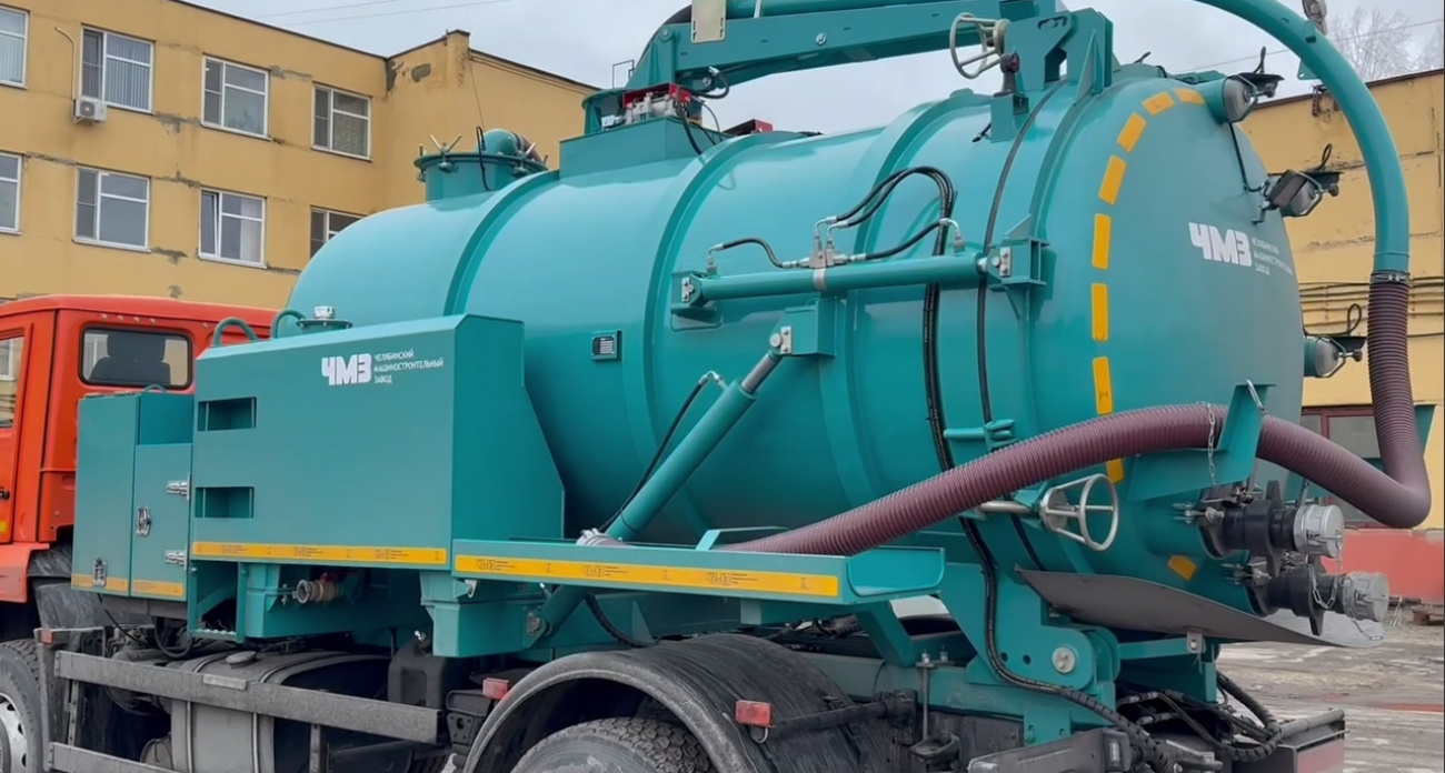 Новый илосос приехал в Йошкар-Олу на помощь трем старым и изношенным