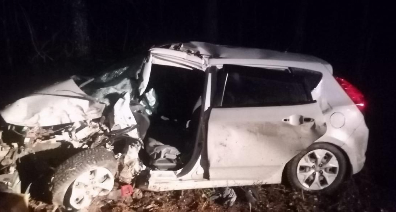 Легковушку жестко скорежило после аварии в Сернурском районе