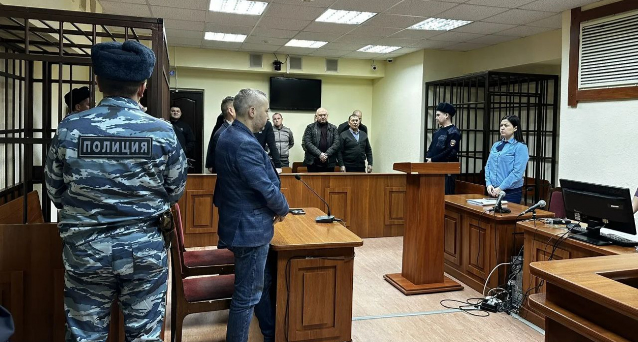 Устроили деловую встречу с битой и пистолетом ради 4 млн: в Йошкар-Оле отец и сын несколько часов выбивали долг из знакомого