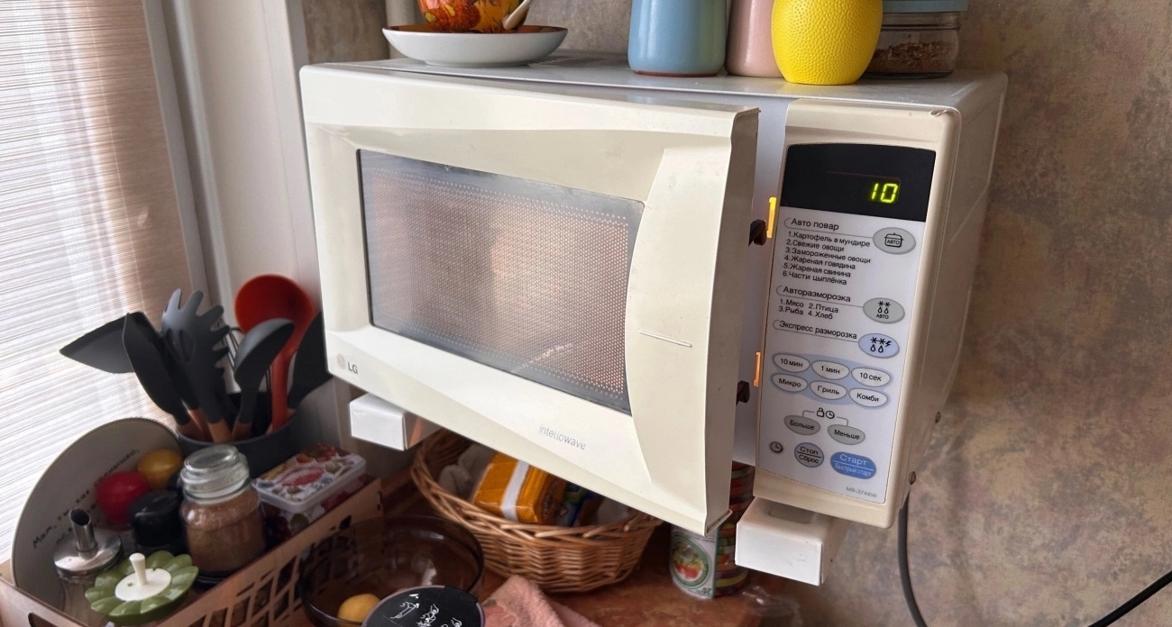 Не только греть еду: вот как может помогать в хозяйстве микроволновка
